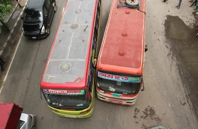 Bus drivers compete on the road as if it is a racetrack | Rajib Dhar/Dhaka Tribune