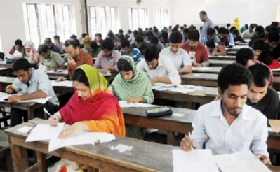 File image: Candidates take the BCS exam. Photo: Dhaka Tribune