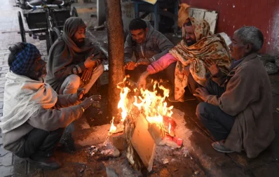 File image: People warm up around a fire during a rainy and cold day in Amritsar, India, on January 7, 2020. Photo: AFP
