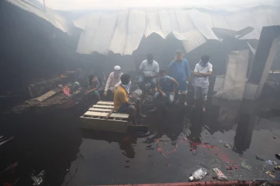 The photo shows the affected traders with grief and dismay sitting in front of a gutted shop at Mohammadpur Krishi Market in Dhaka on Thursday morning, September 14, 2023. Photo: Mehedi Hasan/Dhaka Tribune
