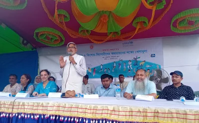 A sports program titled “Amake Khelte Dao” takes place at Tentultala Government Primary School in Khulna on Wednesday, September 20, 2023. Photo: Md Hedait Hossain/Dhaka Tribune