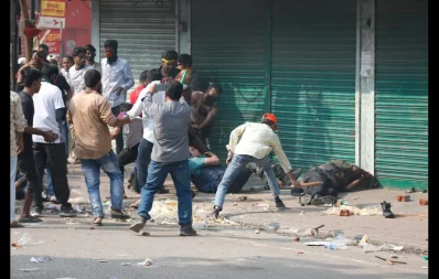 BNP men attack police personnel in Kakrail, Dhakaon Saturday, October 28,2023. Photo: Mahmud Hossain Opu