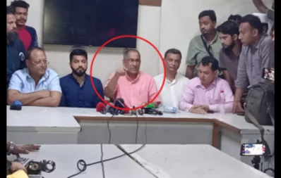 Mian Jahidul Islam Arafi (circled in red), flanked by BNP leaders, speaks to reporters at the BNP’s central office in Naya Paltan, Dhaka, on Saturday, October 28, 2023. Photo: Bangla Tribune
