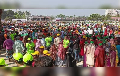 People gather at the rally ground in Khulna ahead of Prime Minister Sheikh Hasina`s address on Monday, November 13, 2023. Photo: Dhaka Tribune
