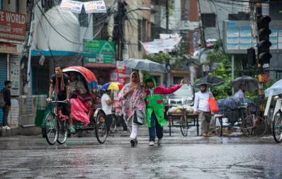 A woman is seen walking with a child going to school amid rain in Dhaka on Friday, November 17, 2023. Photo: Mahmud Hossain Opu/Dhaka Tribune