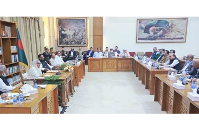 Leaders of the 14-party alliance hold a closed-door meeting at Ganabhaban in Dhaka on Monday night, December 4, 2023. Photo: Dhaka Tribune