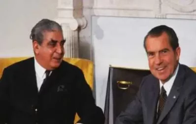 Former Pak president Yahya Khan and former US President Richard Nixon in the middle of a meeting. Photo: Collected