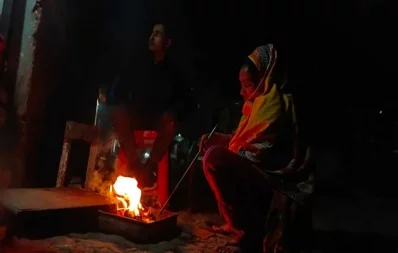 The undated image shows a woman trying to stay warm setting fire in Dhaka amid chilling winter. Photo: Bangla Tribune