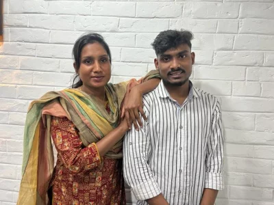 Laju Miah poses a photo with his sister. Photo: Nuruzzaman Labu/Bangla Tribune