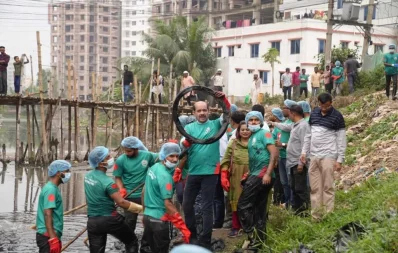 Dhaka North City Corporation (DNCC) Mayor Atiqul Islam conducted the clean-up campaign and evicted illegal occupants of the Lautala and Ramchandrapur canals in Mohammadpur on Friday, February 23, 2024. Photo: Dhaka Tribune