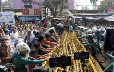 Some leaders and activists of Ganatantra Mancha are seen breaking the police barricade after a protest rally in Dhaka on Wednesday, February 28, 2024. Photo: Bangla Tribune