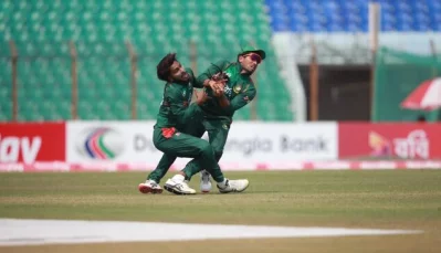 Anamul Haque and Jaker collide on the field Photo: BCB