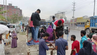 Passengers are seen boarding a pickup in Savar on Monday, April 8, 2024. Photo: Dhaka Tribune