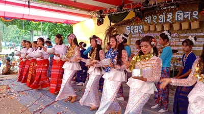 The image shows young girls wearing traditional dress dancing at Sangrai Festival which is held in Kaptai of Rangamati on Monday, April 15, 2024. Photo: Dhaka Tribune