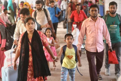 The image shows the crowd at kamalapur station in Dhaka on Monday, April 15, 2024. Photo: Ahadul Karim Khan/Dhaka Tribune