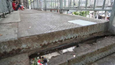 Most overbridges in Dhaka are in dire situation. Photo: Ahadul Karim Khan/Dhaka Tribune