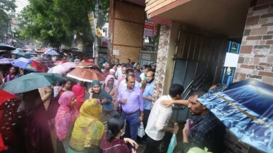 Guardians help HSC examinees get inside Siddeshwari Girls College in Dhaka on Sunday, June 30, 2024. Photo: Mahmud Hossain Opu/Dhaka Tribune