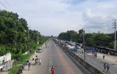The image shows a long traffic jam on one side of Dhaka-Aricha highway in Savar on Monday, July 8, 2024. Photo: Dhaka Tribune