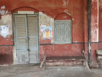 Restrooms, waiting rooms, and benches are unusable, forcing discomfort. Photo: Dhaka Tribune