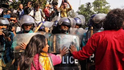 A mass procession heading towards the Ministry of Home Affairs, demanding the resignation of Home Adviser Lieutenant General (Retd) Md Jahangir Alam Chowdhury was intercepted by the police in front of the Shikkha Bhaban on Monday, February 24, 2025. Photo: Ahadul Karim Khan/Dhaka Tribune