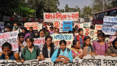 A mass procession heading towards the Ministry of Home Affairs, demanding the resignation of Home Adviser Lieutenant General (Retd) Md Jahangir Alam Chowdhury was intercepted by the police in front of the Shikkha Bhaban on Monday, February 24, 2025. Photo: Ahadul Karim Khan/Dhaka Tribune