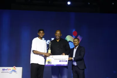 Nahid Rana receives his award from Bangladesh coach Phil Simmons and former captain Mohammad Ashraful