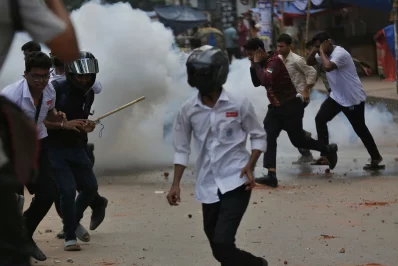 Clash erupts between Dhaka college and City College students again. Photo: Mehedi Hasan/ Dhaka Tribune