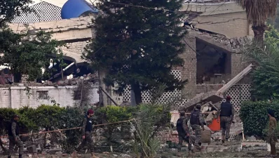 Paramilitary soldiers inspect the damaged building of the Government Health and Educational Complex after Indian strikes in Muridke, about 30 kilometres from Lahore, on May 7, 2025. Photo: AFP
