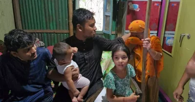 Hasnat Abdullah during a visit to Debidwar, Comilla, met families of the July martyrs on Eid-ul-Azha on Saturday, June 7, 2025. Photo: UNB