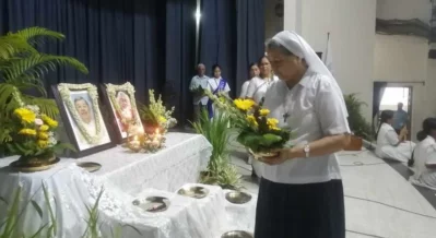 Former and current students and teachers of Holy Cross College in Dhaka recently gathered to pay tribute to two of the institution’s former principals. Photo: Bangla Tribune