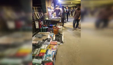 Pedestrians struggle to cross a neglected foot overbridge in Dhaka, with broken steps, poor lighting, and encroaching hawkers forcing many to walk on busy roads. Photo: Dhaka Tribune