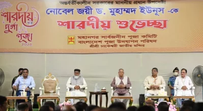 Prof Yunus visited Dhakeshwari National Temple to witness the preparations for the upcoming Durga Puja and exchanged greetings with members of the Hindu community. Photo: UNB