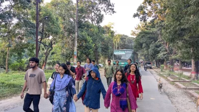 JU students protest handing over port to foreign companies, on November 20, 2025. Photo: Dhaka Tribune