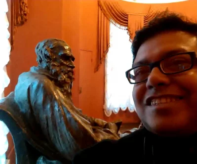 Writer with Tolstoy sculpture inside the museum. Photo: Dhaka Tribune