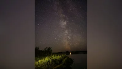 Milky Way is vividly visible in night sky with its dense core and dust lanes of our galaxy in this amazing shot captured from dark shoreline of South Saskatchewan River with illuminated grass at Cranberry Flats. Photo: Amit Bhattacharya