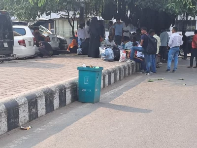 Large crowds of passengers’ relatives, dust, and weak enforcement create chaotic conditions at Hazrat Shahjalal International Airport.