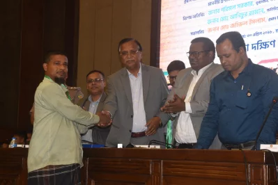 Hawkers receive QR-coded digital identity cards during a relocation drive under the Dhaka City Hawker Management Policy 2026, on Tuesday, April 28, 2026.