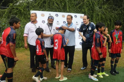 BFF president Tabith Awal and Ambassador of Argentina to Bangladesh H.E. Marcelo Carlos Cesa graces the prize-giving ceremony. Photo Credit: Abir Ahmmed Shupto/Dhaka Tribune