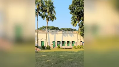 This building at Rarikhal houses the J C Bose Memorial Museum. It preserves, among other rare historical items – old documents and manuscripts, a few portraits of Abala Bose and J C Bose