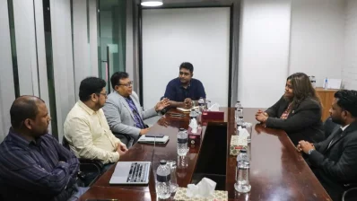 Maldives High Commissioner Shiuneen Rasheed speaks with Dhaka Tribune Editor Reaz Ahmad and journalists of Dhaka Tribune and Bangla Tribune on Tuesday, July 21, 2026. Photo: Abir Ahmmed Shupto/Dhaka Tribune