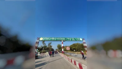 Iconic distance and directional signboard at the Banglabandha highlight the unique geographical proximity of northern Bangladesh to several major cities and neighboring South Asian countries. Once you’re here, you’re closer to all these places than the national capital Dhaka – India’s Siliguri (only 16 km away), Darjeeling (77 km), Gangtok (133 km), Bhutanese capital Thimphu (296 km) and Nepal’s Kathmandu (414 km).