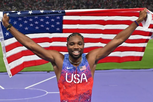 US' Noah Lyles celebrates after winning the men's 100m final   Photo: AFP