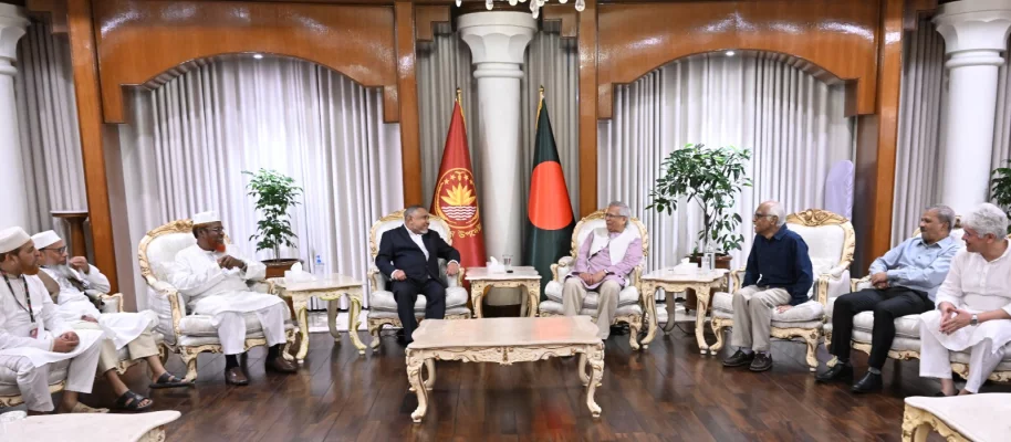 Jamaat leaders with CA Yunus at the State Guest House Jamuna 