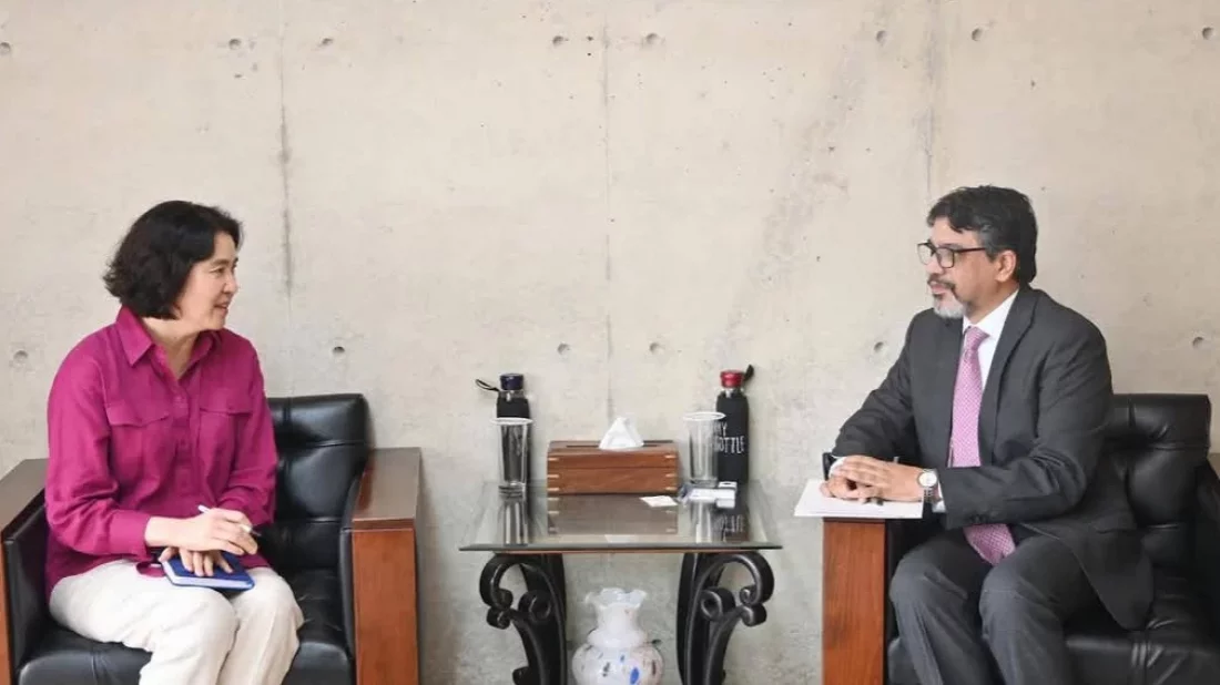 Foreign Secretary Md Jashim Uddin discusses the challenges of hosting Rohingyas and the need for global support with UNHCR Regional Director for Asia and the Pacific Hai Kyung Jun at the Ministry of Foreign Affairs on Thursday, January 30, 2025. Photo: UNB