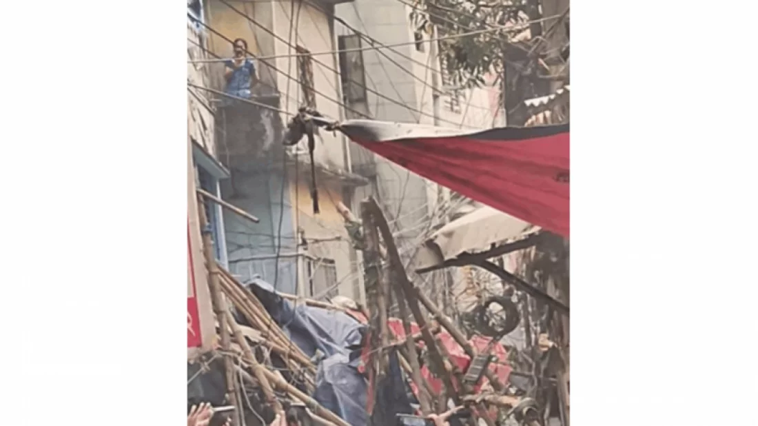 Six-storey building collapses in Armanitola after moderate earthquake, on November 21, 2025. Photo: Screengrab from video