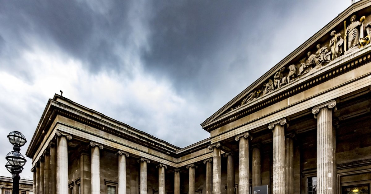 One night. Two museums