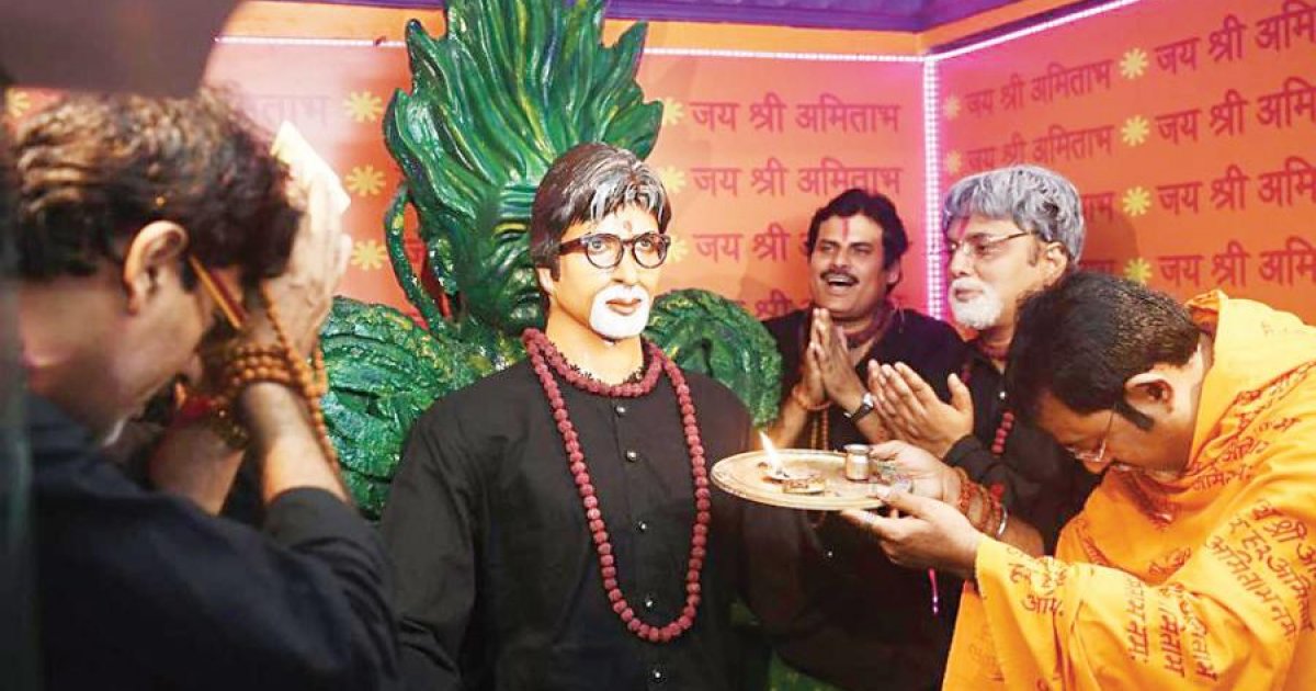 Fans Unveil Statue Of Amitabh Bachchan