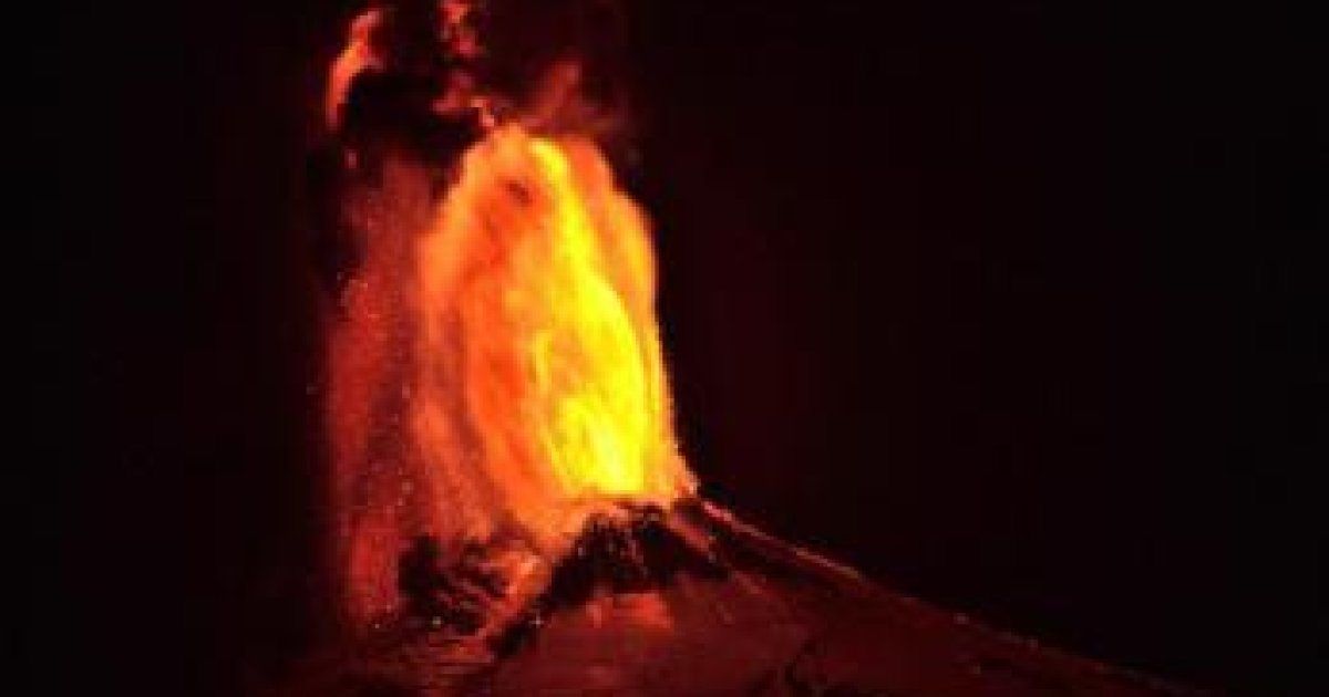 Volcano Neapolis Infographic: Naples volcano at critical stage