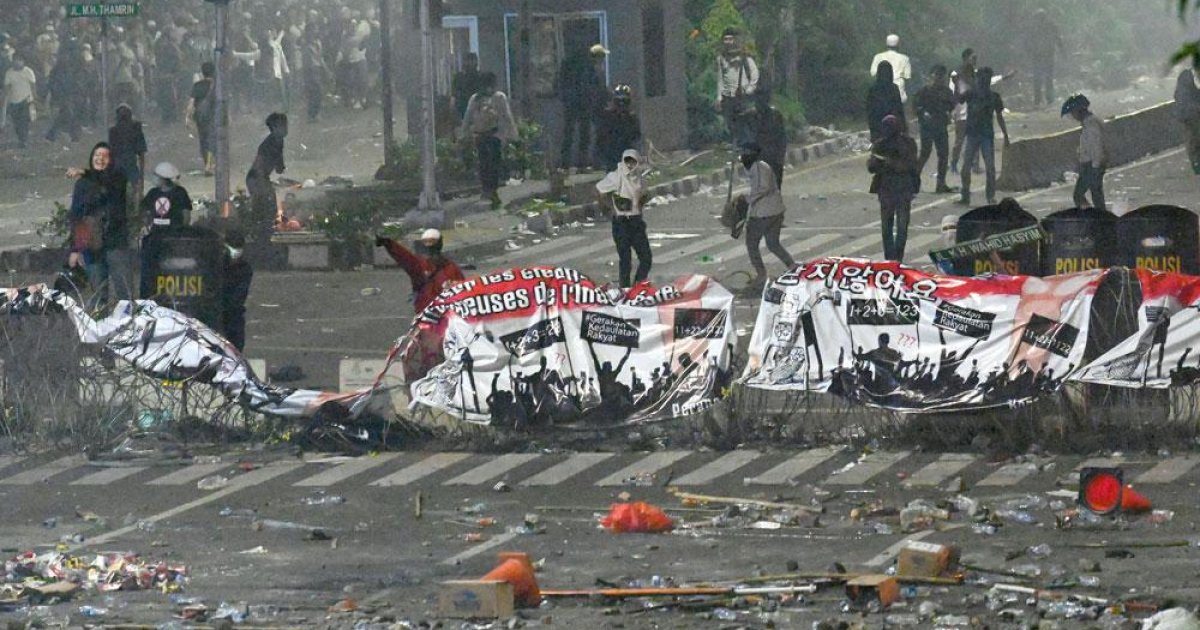 Indonesian Troops Flood Jakarta Streets After Post-election Riots