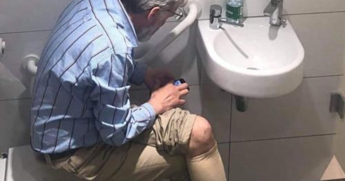 Chess grandmaster, Igors Rausis, caught cheating with phone in loo